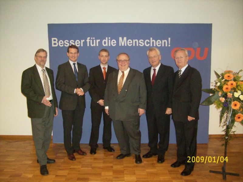 n links: Michael Knieps, Tom Zeller, Max Schad, Jrgen Banzer, Aloys Lenz, Werner Cwielong