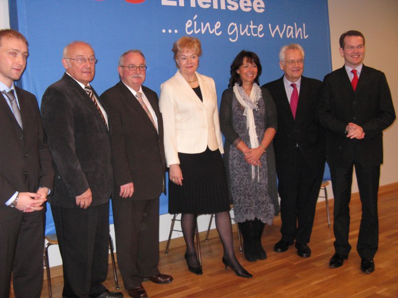 von links: CDU-Fraktionsvorsitzender Max Schad, Kreistagsvorsitzender Hubert Mller, Landratskandidat Gnter Frenz, Erika Steinbach MdB, CDU-Parteivorsitzende Birgit Behr, Aloys Lenz MdL, CDU-Kreisvorsitzender Tom Zeller