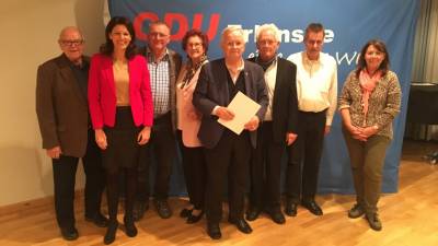 Mitgliederhauptversammlung am 05.11.2021 (von links: Helmut Weider, Dr. Katja Leikert, Walter Stolper, Rosemarie Arendt, Werner Cwielong, Aloys Lenz, Rolf Rothhart, Birgit Behr)