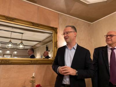 Werner Cwielong am 09.12.2022 fr 50 Jahre ehrenamtliche Ttigkeit in Gemeindevertretung, Gemeindevorstand und Magistrat geehrt