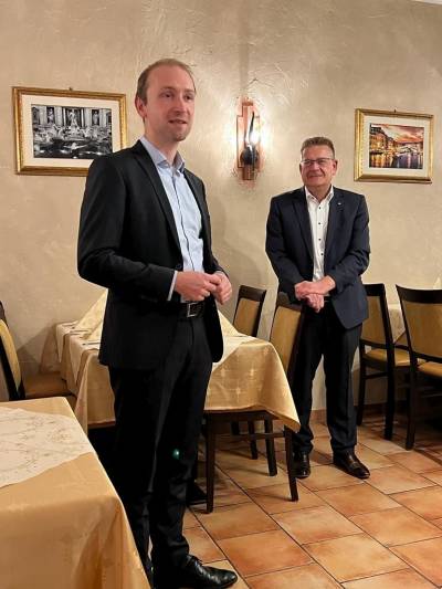 Werner Cwielong am 09.12.2022 fr 50 Jahre ehrenamtliche Ttigkeit in Gemeindevertretung, Gemeindevorstand und Magistrat geehrt