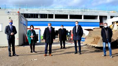 CDU-Kreisbeigeordneter Winfried Ottmann besichtigt Grobaustelle des neuen Lidl-Verwaltungs- und Logistikzentrums in Erlensee am 19.02.2021(von links: CDU-Landtagsabgeordneter Heiko Kasseckert, Birgit Behr, Vorsitzende der CDU Erlensee, CDU-Kreisbeigeordneter Winfried Ottmann, Walter Drebach, Stephan Zimmermann, Geschftsfhrer der Lidl-Regionalgesellschaft Alzenau sowie Lidl-Projektleiter Kasra Mir Monsef)