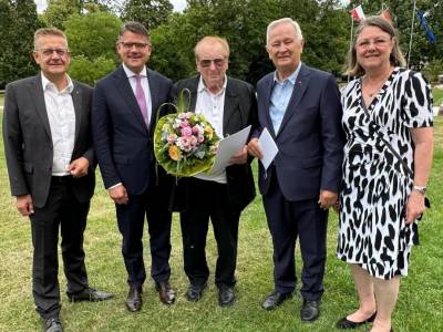 Termin (von links: Brgermeister Stefan Erb, Ministerprsident Boris Rhein, Herr, Werner Cwielong, Frau) - Termin (von links: Bürgermeister Stefan Erb, Ministerpräsident Boris Rhein, Herr, Werner Cwielong, Frau)