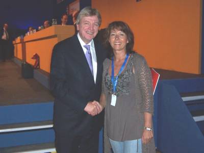Landesparteitag 2010: Birgit Behr gratuliert dem neugewhlten CDU-Landesvorsitzenden Volker Bouffier zur Wahl.