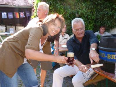Birgit Behr und Aloys Lenz beim Festbieranstich