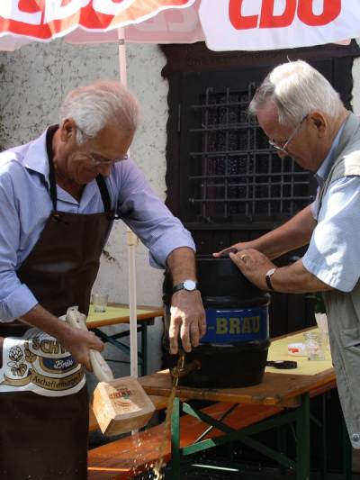 Schwarzbierfest am 11. und 12.08.2012 (von links: Aloys Lenz MdL, Werner Cwielong)