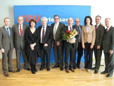 Neujahrsempfang am 13.01.2013 (von links: Fraktionsvorsitzender Max Schad, Landrat a.D. Hans Rger, Vorsitzende Birgit Behr, Landtagsabgeordneter Aloys Lenz, Joachim Stamm, Ehemaliger Landtagsabgeordneter Gottfried Milde, Ehemaliger Kreisschatzmeister Helmut Weider, CDU-Bundestagskandidatin Dr. Katja Leikert, Heiko Kasseckert, Ehrenvorsitzender Werner Cwielong) - Neujahrsempfang am 13.01.2013 (von links: Fraktionsvorsitzender Max Schad, Landrat a.D. Hans Rüger, Vorsitzende Birgit Behr, Landtagsabgeordneter Aloys Lenz, Joachim Stamm, Ehemaliger Landtagsabgeordneter Gottfried Milde, Ehemaliger Kreisschatzmeister Helmut Weider, CDU-Bundestagskandidatin Dr. Katja Leikert, Heiko Kasseckert, Ehrenvorsitzender Werner Cwielong)