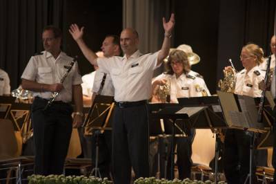 Landespolizeiorchester Hessen beim Konzert in der Erlenhalle am 29.08.2014 mit Ernennung von Aloys Lenz zum Ehrenbrger der Stadt Erlensee - Landespolizeiorchester Hessen beim Konzert in der Erlenhalle am 29.08.2014 mit Ernennung von Aloys Lenz zum Ehrenbürger der Stadt Erlensee