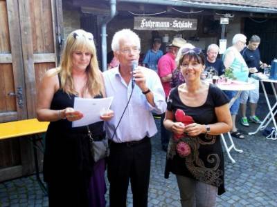 Schwarzbierfest am 13. und 14.08.2016 (von links: Gewinnerin des Hauptpreises Simone Laenens,  Aloys Lenz, Birgit Behr) - Schwarzbierfest am 13. und 14.08.2016 (von links: Gewinnerin des Hauptpreises Simone Laenens,  Aloys Lenz, Birgit Behr)